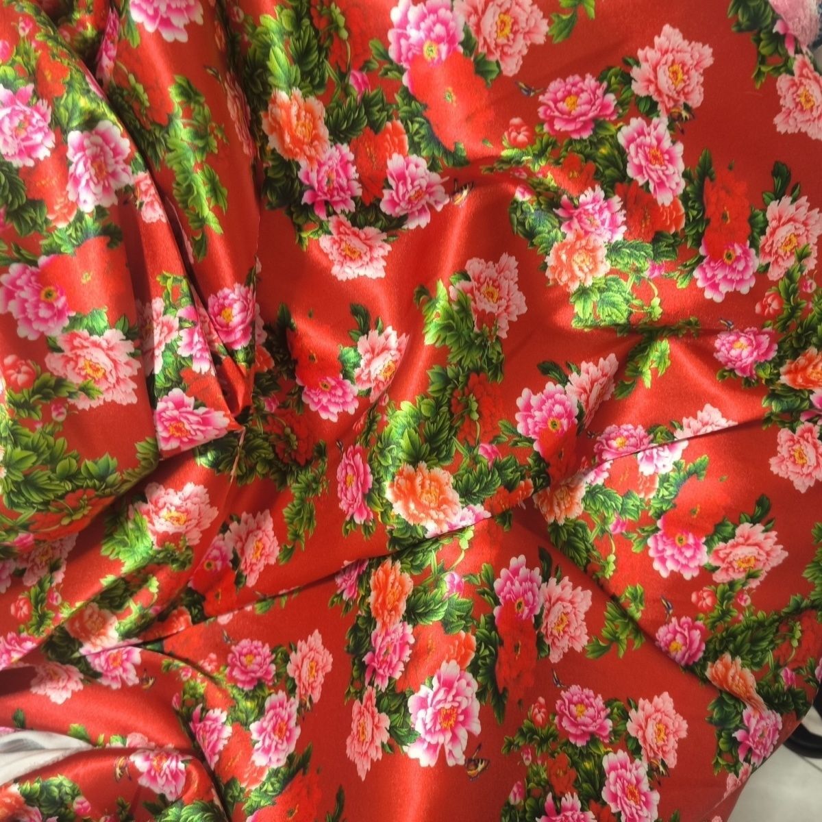 Sewing In Textile - Tkanina satynowa z octanu z kwiatowym